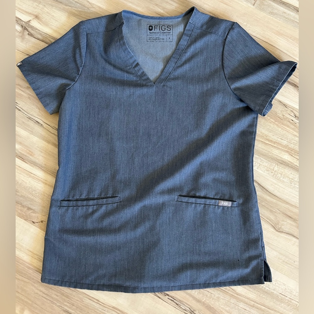 Size Small Figs Casma 3 pocket Scrub Top